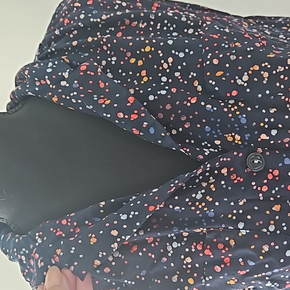 Anthropologie MAEVE Navy Confetti Print Cap Sleeve V-Neck Button-Down | W Medium - Picture 8 of 8